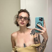  Nude