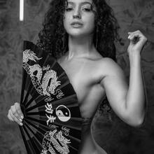  Nude