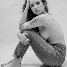  Nude