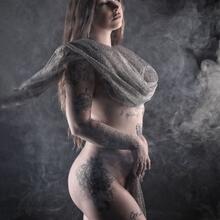  Nude