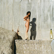  Nude
