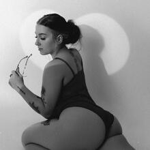  Nude