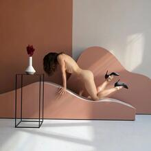  Nude