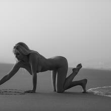  Nude