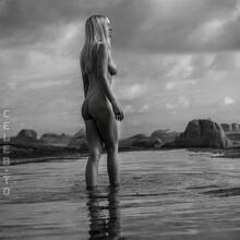  Nude