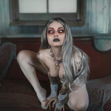  Nude
