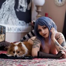  Nude