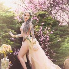  Nude