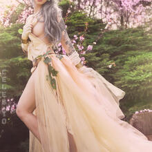  Nude