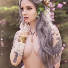  Nude