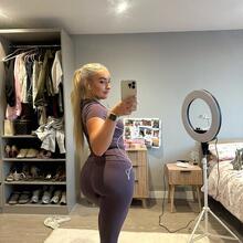  Nude