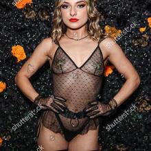  Nude