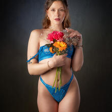 Nude