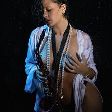 Nude