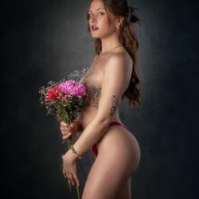  Nude