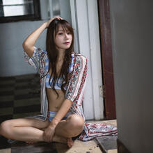  Nude