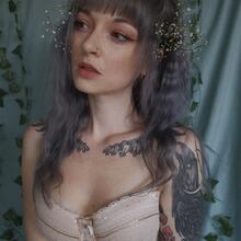 Nude