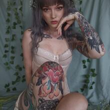  Nude