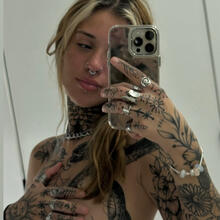  Nude