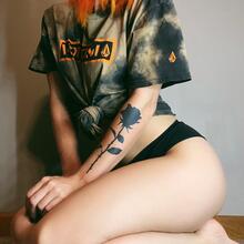  Nude