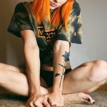  Nude