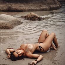  Nude