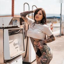  Nude