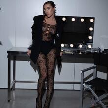  Nude