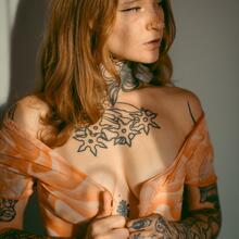  Nude