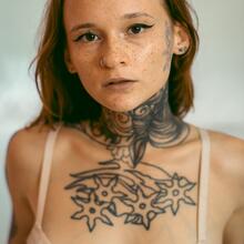  Nude