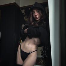  Nude