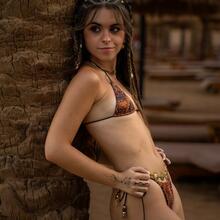  Nude