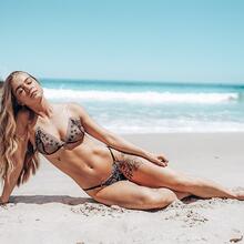  Nude