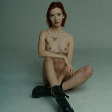  Nude
