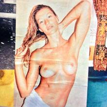  Nude