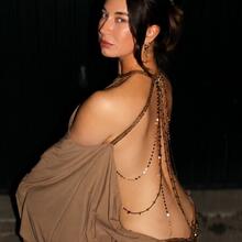  Nude