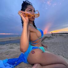  Nude