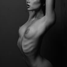  Nude