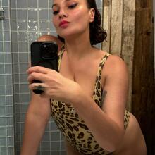  Nude