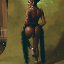  Nude