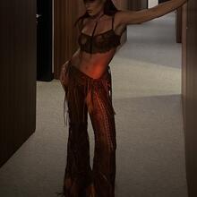  Nude
