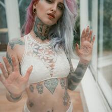  Nude