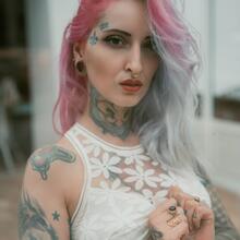  Nude