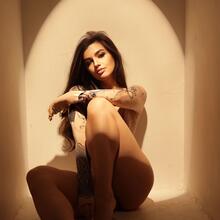  Nude