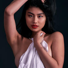  Nude