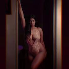  Nude