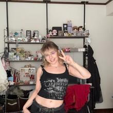  Nude