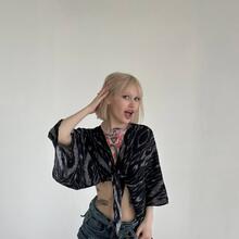  Nude