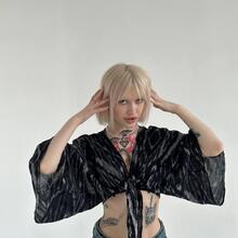  Nude