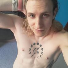  Nude